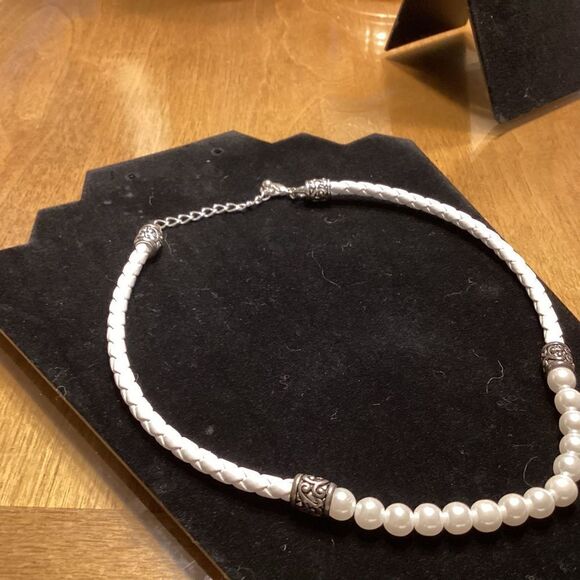 White Braided Faux Pearl Choker Necklace - Picture 4 of 5
